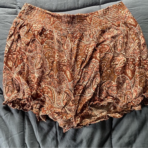 American Eagle Outfitters Pants - American Eagle Paisley Elastic Shorts
